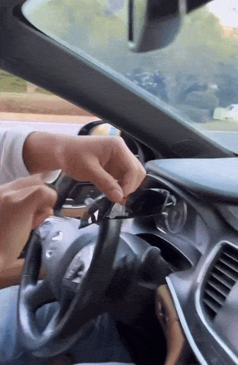 GripAuto360 – Suport  Care Rămâne Fix Oricât Ai Frâna